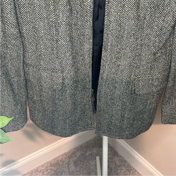 RALPH LAUREN Woman's Silk and Wool blend
coat with faux fur collar size 4 - Picture 4 of 9